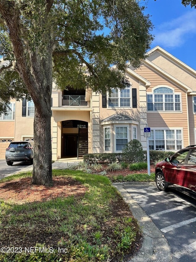 Primary Photo - 13810 Sutton Park Dr N