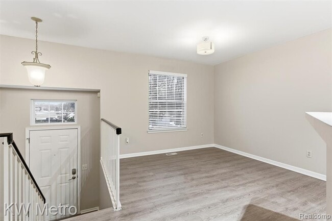 Building Photo - 1563 N Bywood Ave