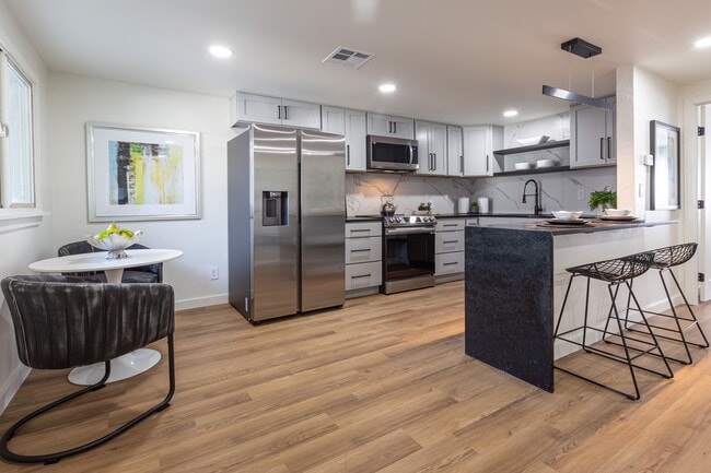 Building Photo - Atrium Apartments