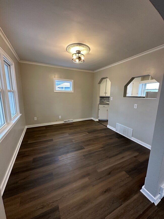 Dining Room - 154 W Plumer St