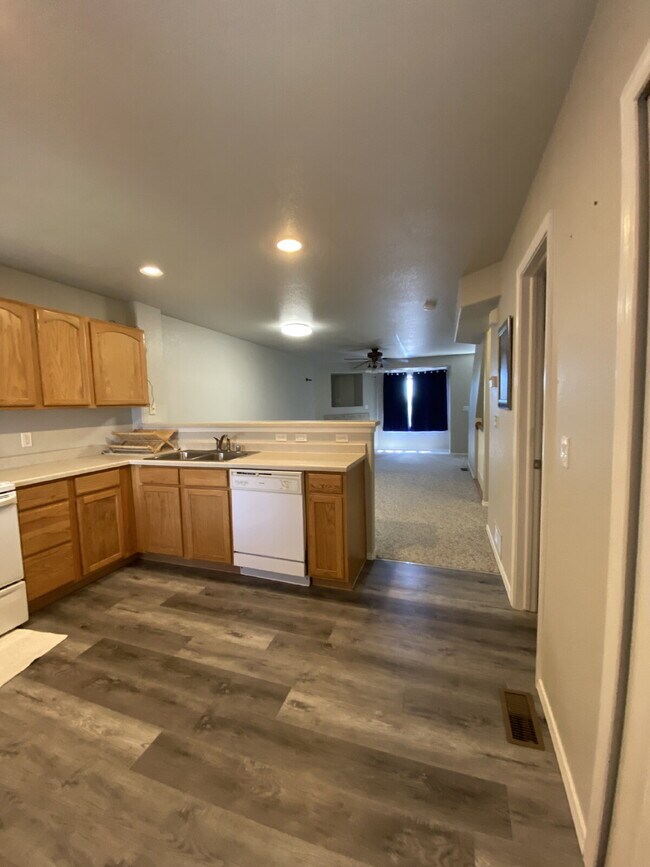 Foto del edificio - 3 bedroom townhouse westside - Mesa Valley