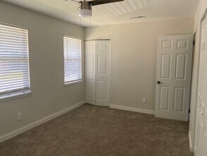 Main Bedroom - Oaks at Florence