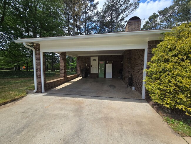 Foto del edificio - Country-Like Living in the City Limits – R...