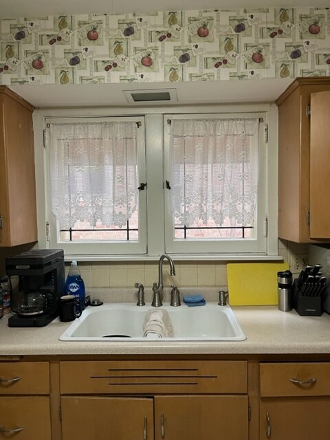Casement Windows Kitchen - 1614 E Menlo Blvd