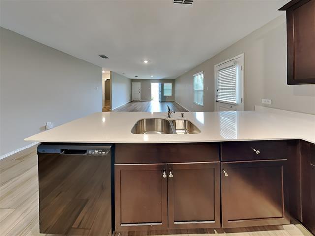 Foto del edificio - 604 Dashwood Dr