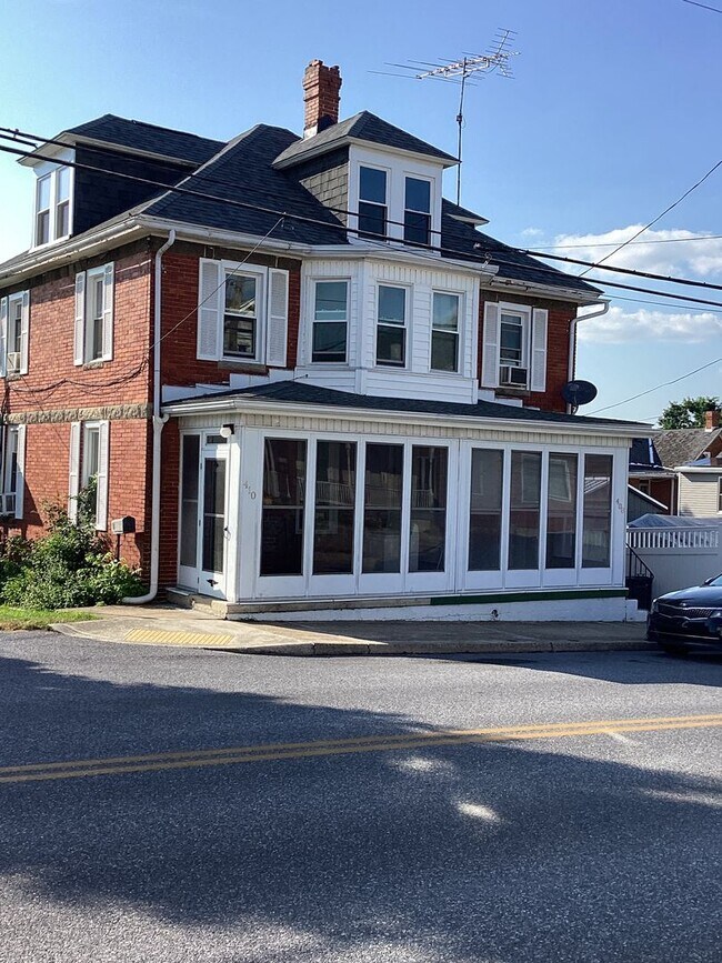 Building Photo - 408-410 Fairview Ave