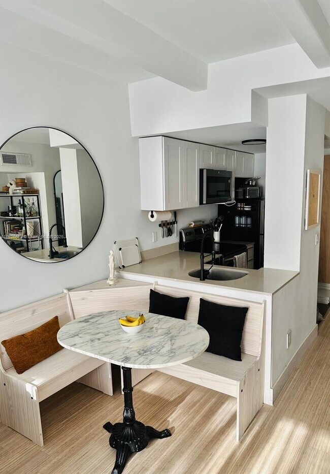 Foto del edificio - 7801 NE 4th Ct