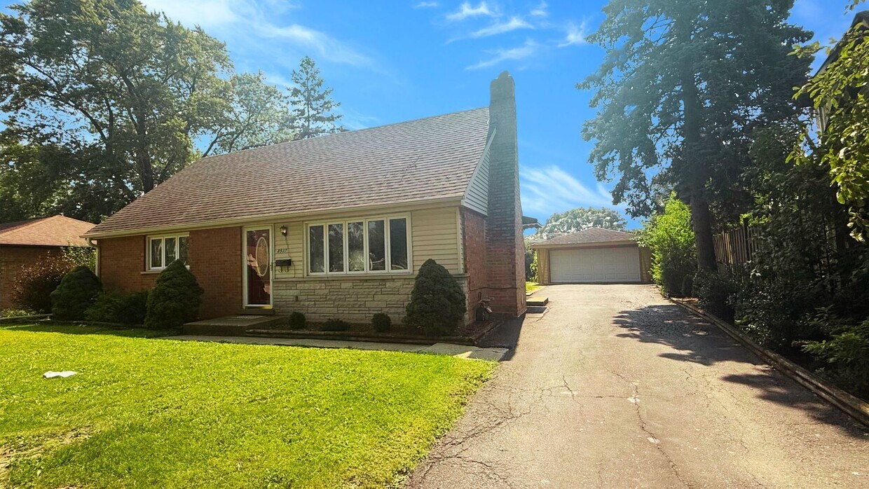 Foto principal - 8937 Southfield Dr