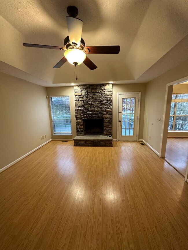 Foto del edificio - For Lease - 3 Beds, 2 Baths, 2000 SqFt home in N. Mt Juliet