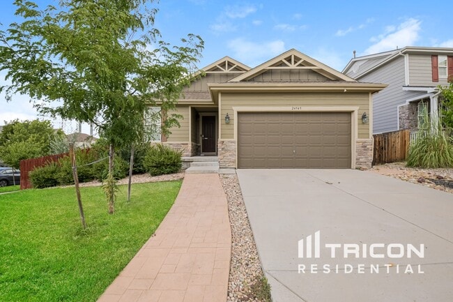 Building Photo - 24945 E Pinewood Pl