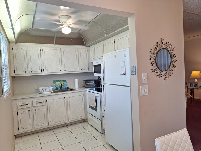 Building Photo - 53 Brighton B