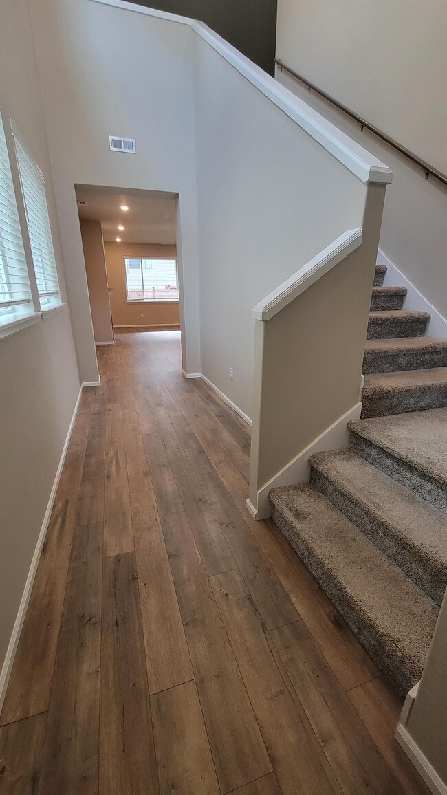 Building Photo - 7926 34th Pl NE