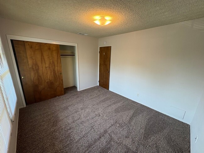 Building Photo - 4144