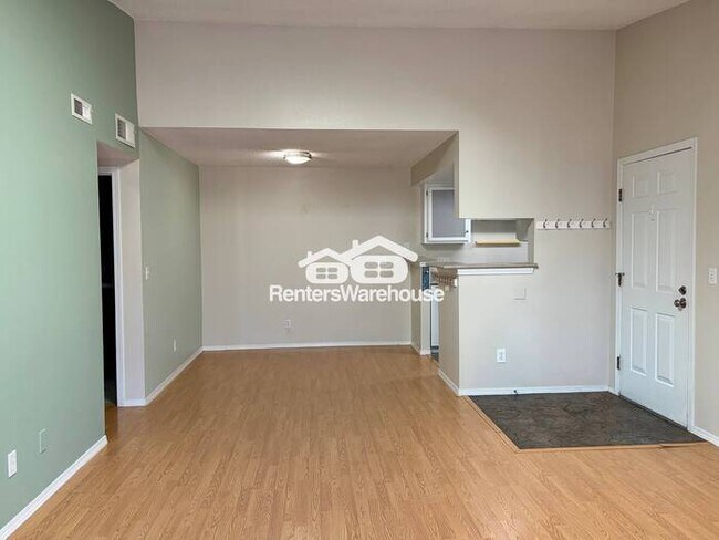 Foto del edificio - Great Unit. $1350  Come see it!!!  Bright and Open with spacious 1 bed, 1 bath end unit with outd...