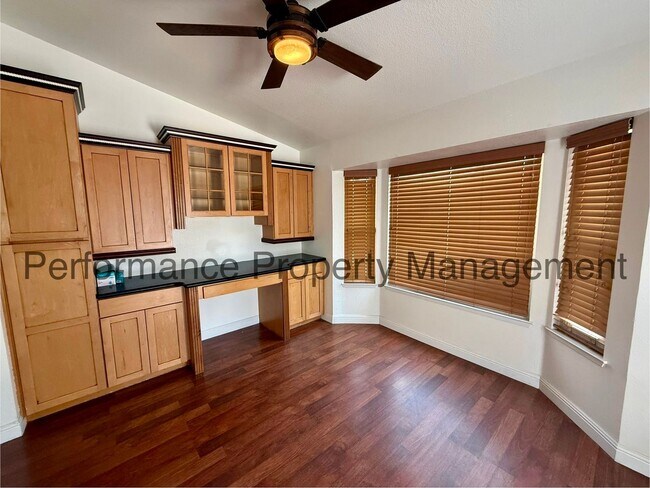 Foto del edificio - Beautiful 3 Bed/2 Bath NW Bakersfield Home...