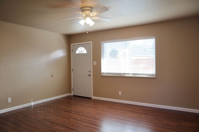 Building Photo - 37362 Elm St, Newark