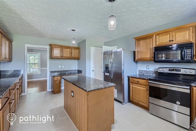 Building Photo - 130 Southwood Court