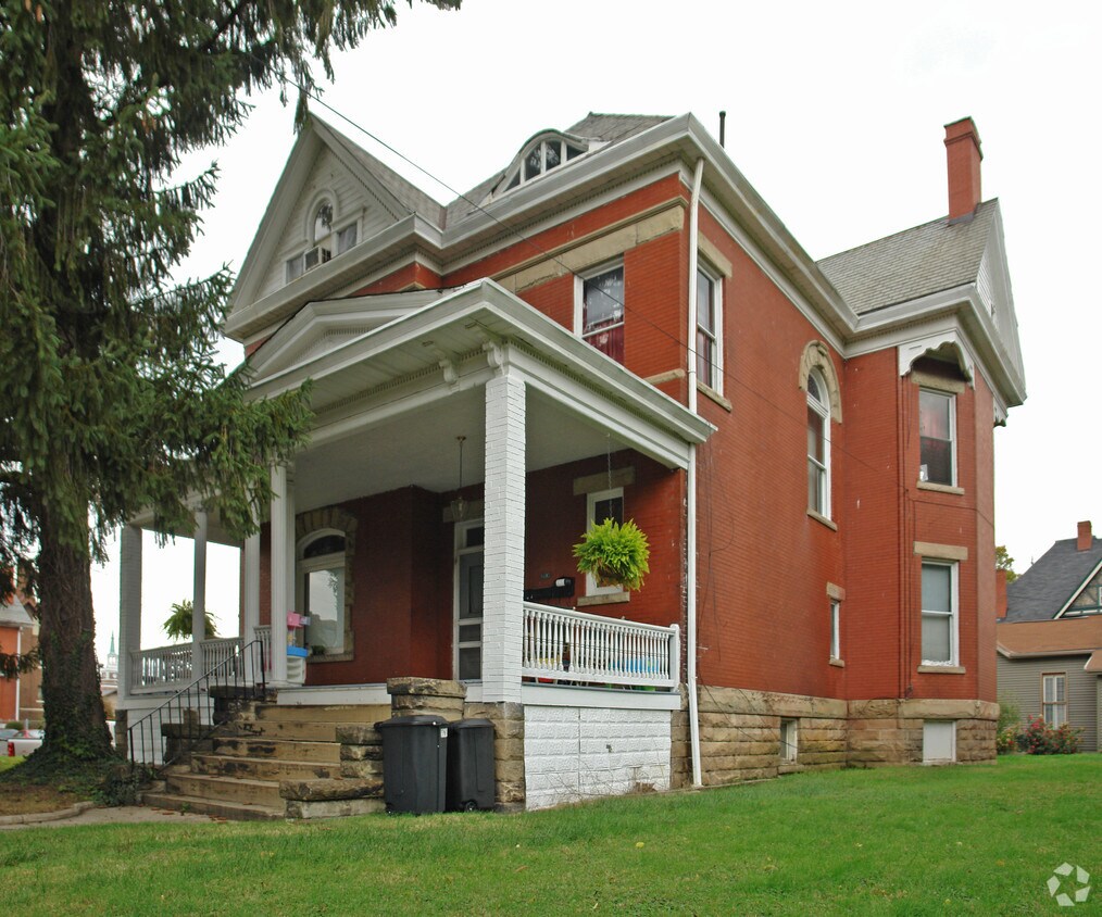 Primary Photo - 1400 Virginia St E