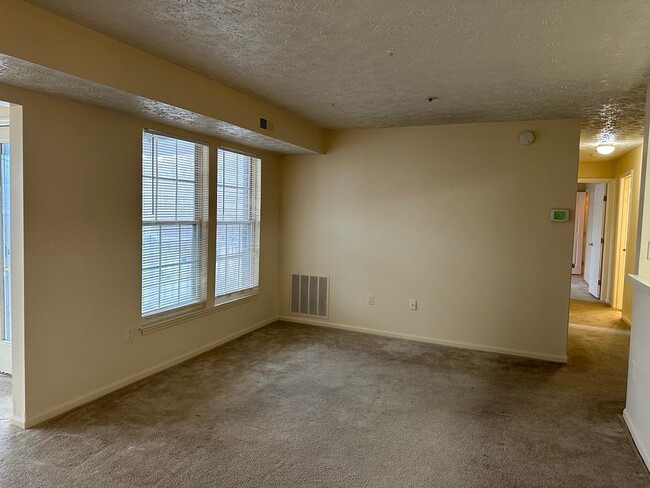 Building Photo - 1301 Clover Valley Way