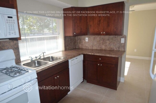 Foto del edificio - 2420 NW 89th Ave