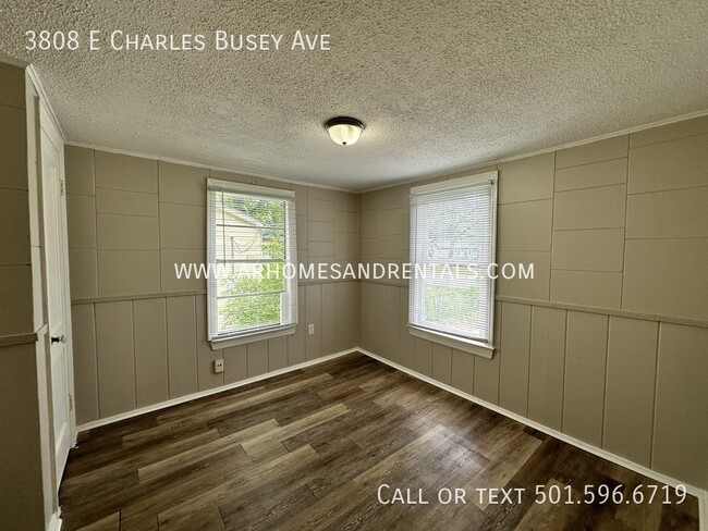 Building Photo - 3808 E Charles Bussey Ave