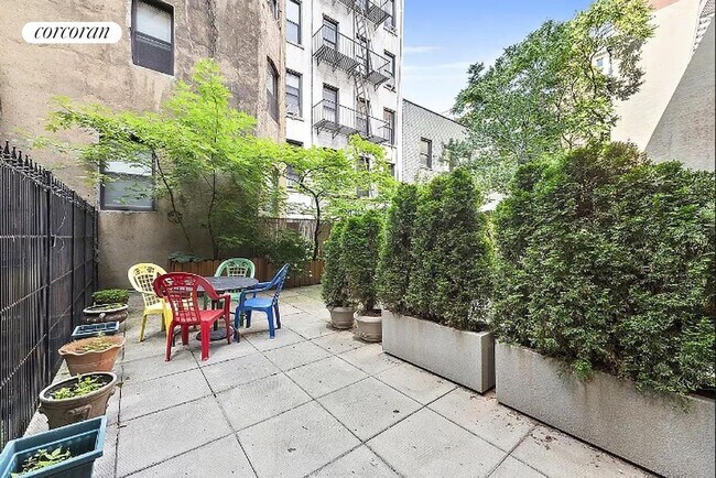 Building Photo - 150 E 27th St