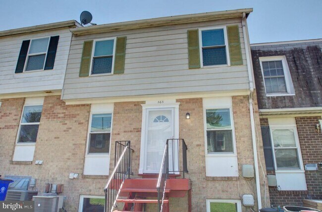 Foto del edificio - 565 W Diamond Ave