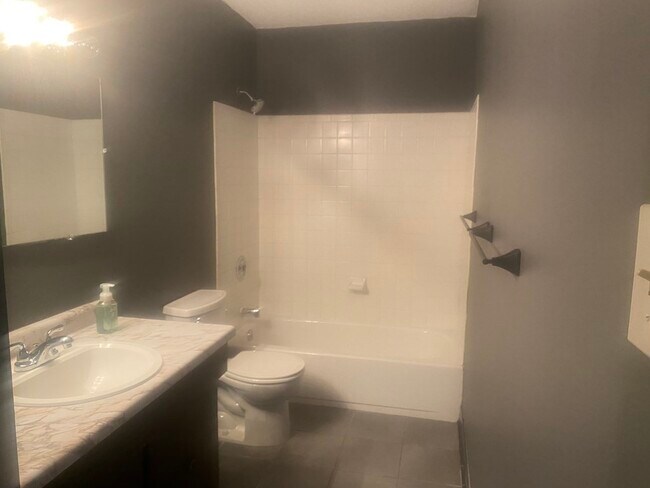 Foto del edificio - 47 Village Brook Ln