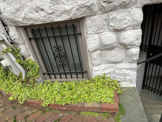 Foto del edificio - 1721 Riggs Pl NW