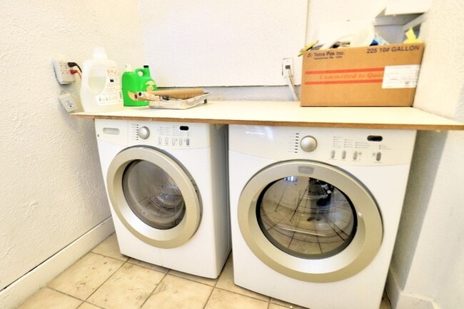 Building Photo - 164 Webb Duplex