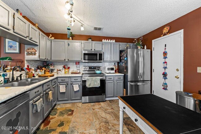 Building Photo - 3519 Rain Forest Dr W