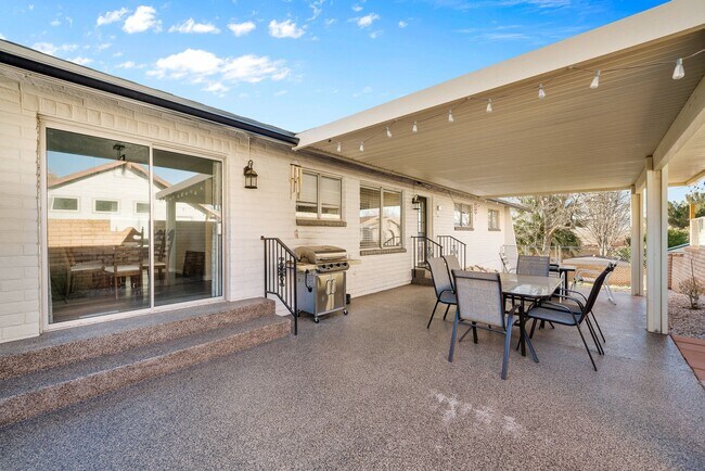 Foto del edificio - Unique & Fully Renovated Bloomington Home