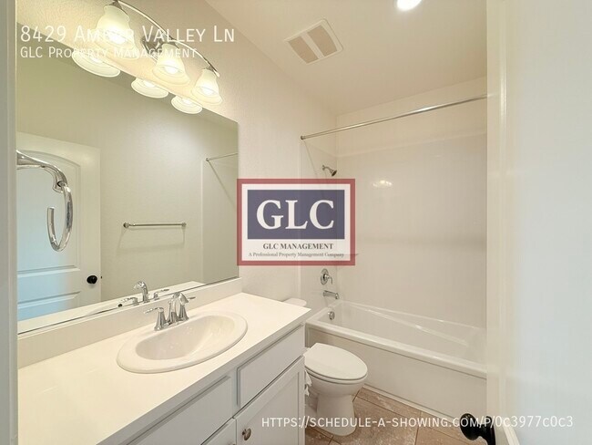 Foto del edificio - 8429 Amber Vly Ln