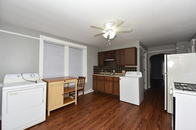 Foto del edificio - 2637 S Troy St