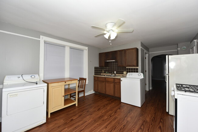 Building Photo - 2637 S Troy St