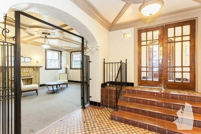 Foto del edificio - 2536 N Sawyer Ave