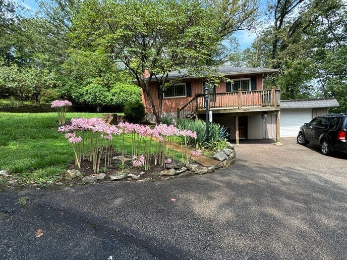 Foto principal - Charming in Ballwin! Huge Treed Lot!