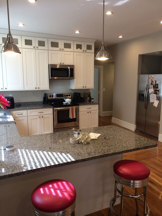 Foto del edificio - Nicely renovated 1 bed unit with all utili...