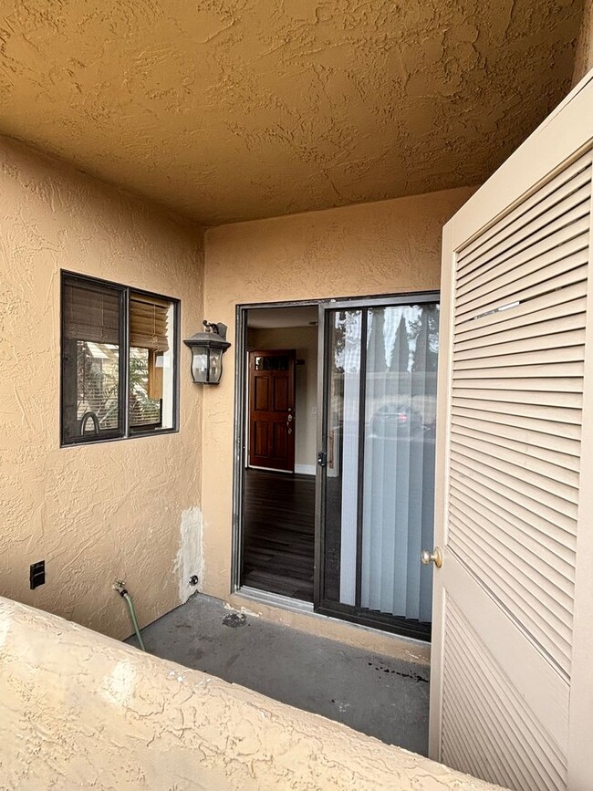 Building Photo - 1 bedroom 1 bath apartment in Miramesa FOR...