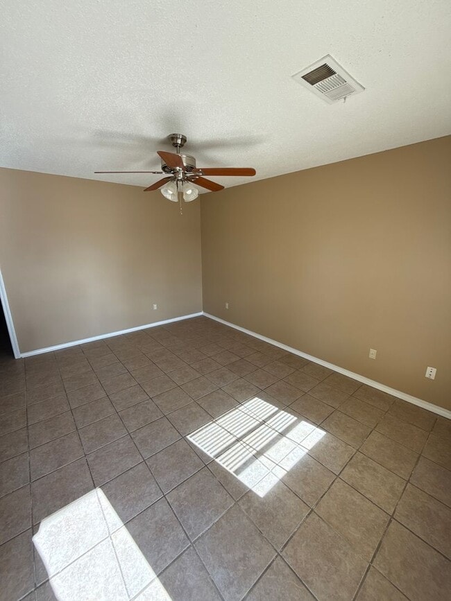 Building Photo - 1501 E 13th St