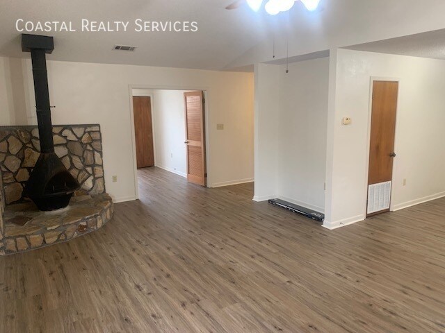 Building Photo - 30 5th Ave B