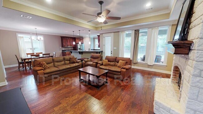 Building Photo - 322 Landsburg Ln