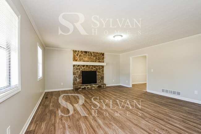 Building Photo - Welcome home to this freshly renovated home!