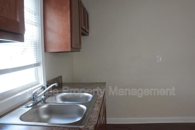 Building Photo - 507 N 31st St