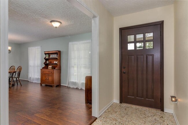 Building Photo - 4723 Lost Oak Dr