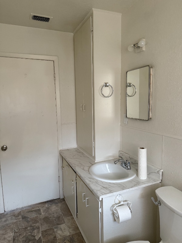 Foto del edificio - 404 E 9th St