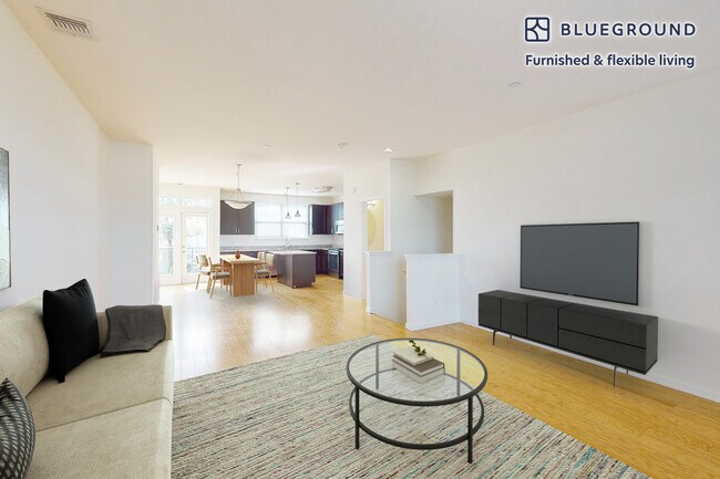 Building Photo - 998 Stewart Ave