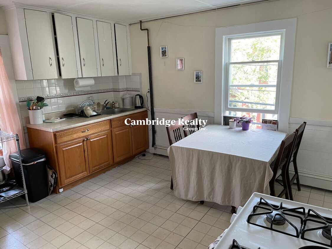 Foto principal - 113 Pleasant St