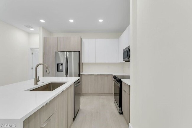 Building Photo - 1831 Embers Pkwy W