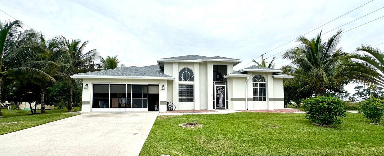 Primary Photo - 1598 SW Gadsan Ave